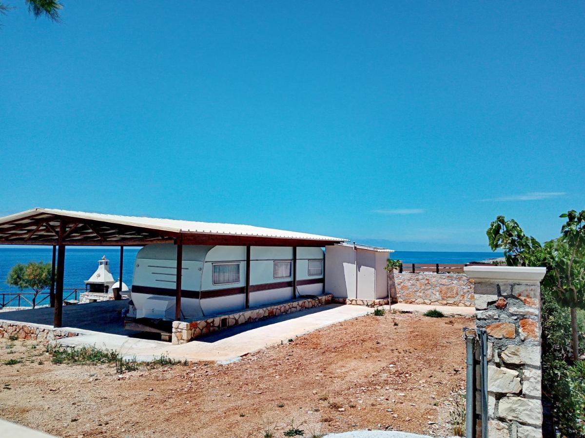 Caravan Fishing Spot Porto Roxa Agios Leon Екстер'єр фото