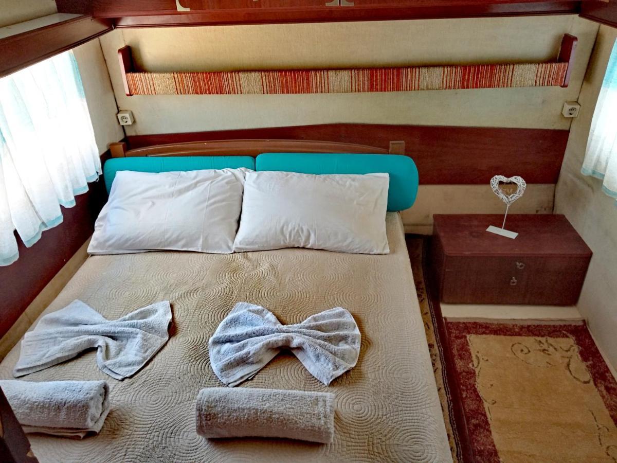 Caravan Fishing Spot Porto Roxa Agios Leon Екстер'єр фото